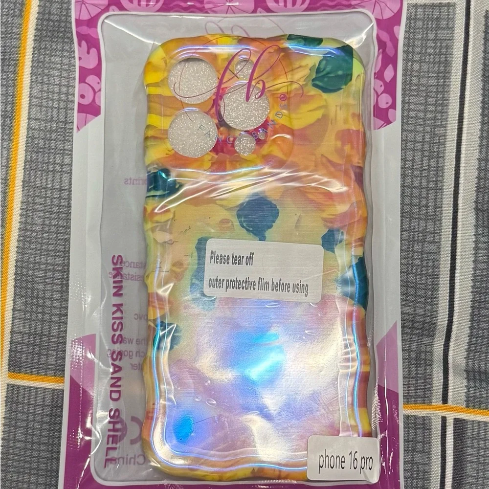 🤓NWT Floral Yellow Phone Case for the IPhone 16 Pro